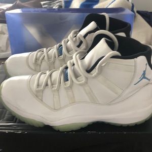 Air Jordan 11 Retro Legend Blue